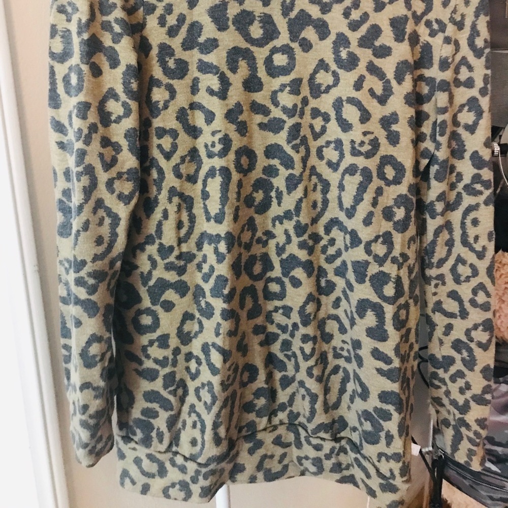 Vici Leopard Print Lounge Pullover - image 8